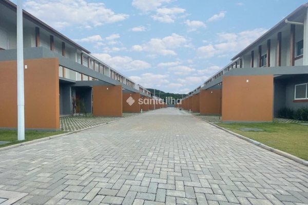 Casa em Condomínio à venda com 78m², 2 quartos, 2 suítes, 1 vaga no bairro Morro das Pedras em Florianópolis