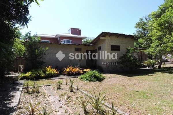 Casa à venda com 346m², 6 quartos, 4 vagas no bairro Campeche em Florianópolis