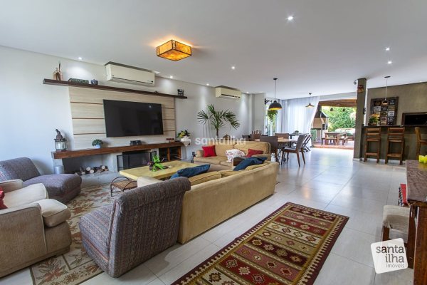 Casa em Condomínio à venda com 277m², 4 quartos, 4 suítes, 2 vagas no bairro Autódromo em Florianópolis