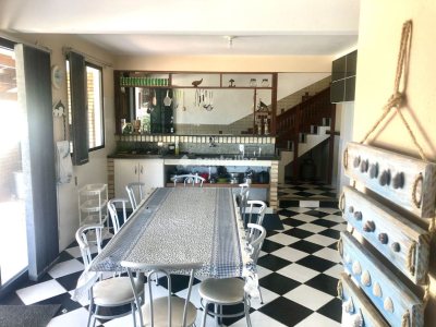 Casa à venda com 414m², 4 quartos, 2 suítes, 3 vagas no bairro Ribeirão da Ilha em Florianópolis - Foto 8