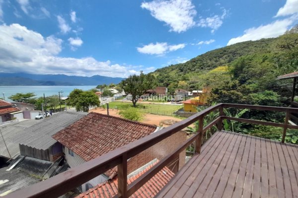 Casa à venda com 170m², 3 quartos, 1 vaga no bairro Caeira da Barra do Sul em Florianópolis