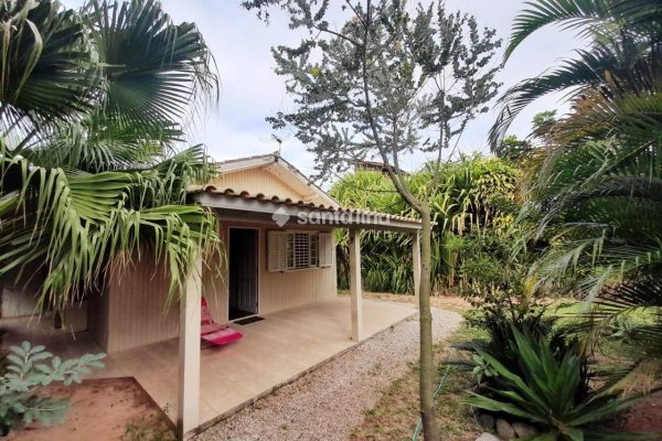 Casa à venda com 90m², 3 quartos, 2 vagas no bairro Campeche em Florianópolis