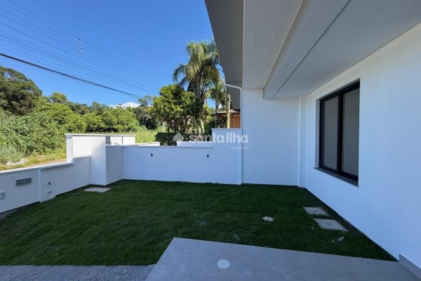 Casa à venda com 175m², 3 quartos, 1 suíte, 2 vagas no bairro Campeche em Florianópolis