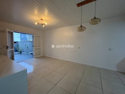 Casa para alugar com 96m², 2 quartos, 1 suíte, 1 vaga no bairro Campeche em Florianópolis - Foto 4