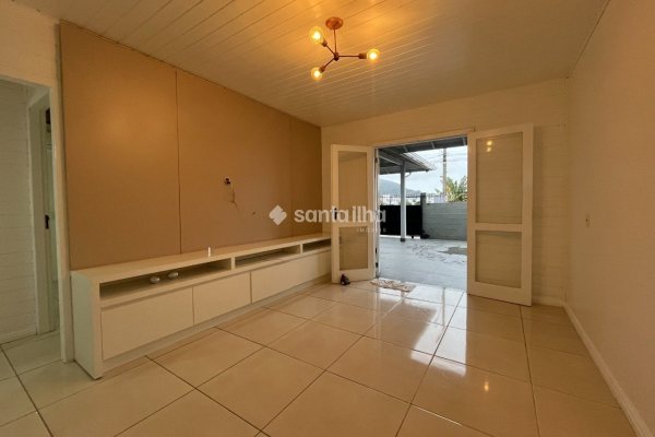 Casa para alugar com 96m², 2 quartos, 1 suíte, 1 vaga no bairro Campeche em Florianópolis