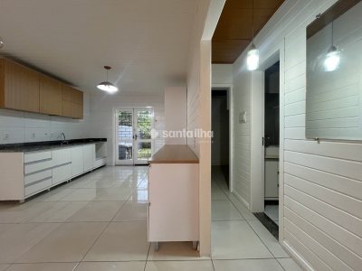 Casa para alugar com 96m², 2 quartos, 1 suíte, 1 vaga no bairro Campeche em Florianópolis - Foto 9