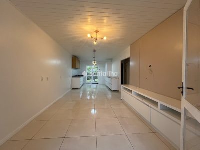 Casa para alugar com 96m², 2 quartos, 1 suíte, 1 vaga no bairro Campeche em Florianópolis - Foto 2