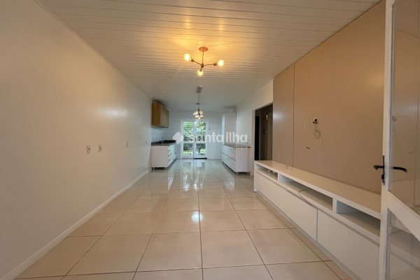 Casa para alugar com 96m², 2 quartos, 1 suíte, 1 vaga no bairro Campeche em Florianópolis