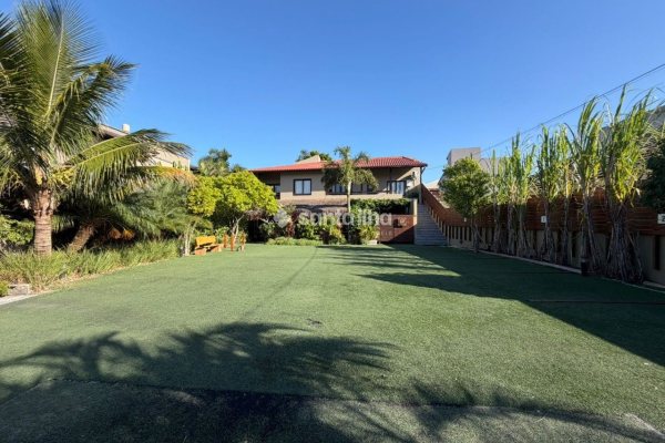 Terreno à venda com 432m², 10 vagas no bairro Campeche Leste em Florianópolis