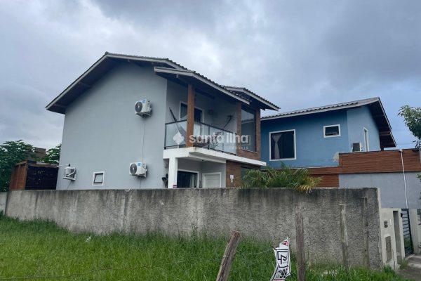 Casa à venda com 110m², 3 quartos, 1 suíte, 1 vaga no bairro Campeche em Florianópolis
