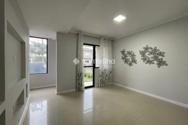 Casa à venda com 110m², 3 quartos, 1 suíte, 1 vaga no bairro Campeche em Florianópolis