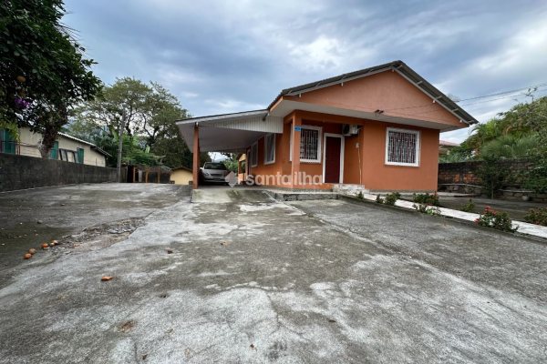 Terreno Comercial à venda com 1.184m², 10 vagas no bairro Rio Tavares em Florianópolis
