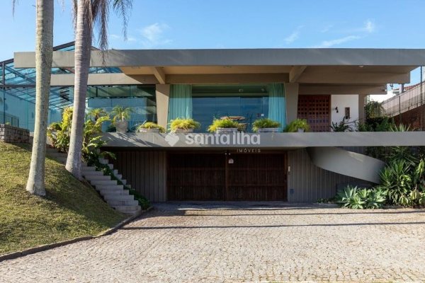 Casa à venda com 732m², 4 quartos, 4 suítes, 10 vagas no bairro Bom Abrigo em Florianópolis