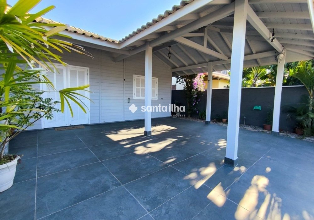 Casa para alugar com 96m², 2 quartos, 1 suíte, 1 vaga no bairro Campeche em Florianópolis - Foto 1