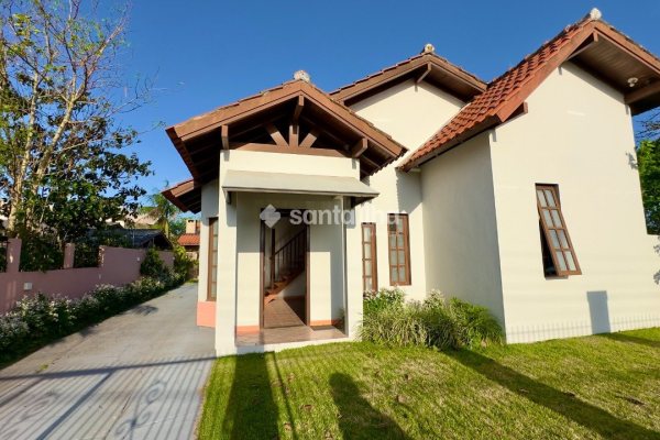 Casa à venda com 200m², 3 quartos, 1 suíte, 5 vagas no bairro Campeche em Florianópolis