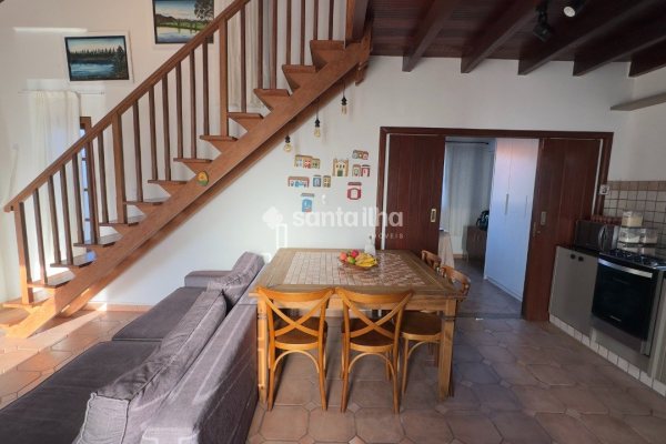 Casa à venda com 200m², 3 quartos, 1 suíte, 5 vagas no bairro Campeche em Florianópolis