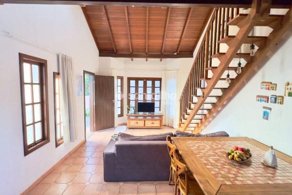 Casa à venda com 200m², 3 quartos, 1 suíte, 5 vagas no bairro Campeche em Florianópolis