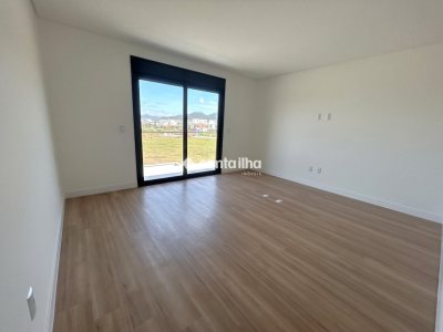 Casa para alugar com 157m², 3 quartos, 1 suíte, 1 vaga no bairro Campeche em Florianópolis - Foto 9