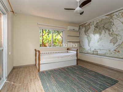Casa à venda com 246m², 3 quartos, 2 suítes, 2 vagas no bairro Lagoa da Conceição em Florianópolis - Foto 9