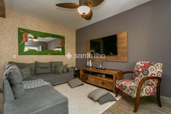 Casa à venda com 246m², 3 quartos, 2 suítes, 2 vagas no bairro Lagoa da Conceição em Florianópolis