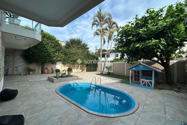 Casa à venda com 200m², 4 quartos, 2 suítes, 3 vagas no bairro Campeche em Florianópolis