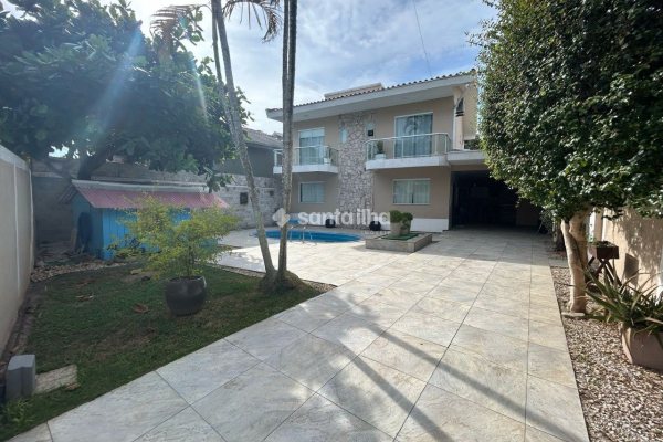 Casa à venda com 200m², 4 quartos, 2 suítes, 3 vagas no bairro Campeche em Florianópolis