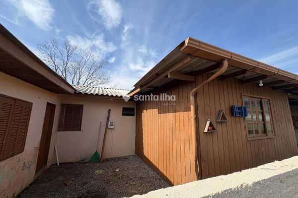 Casa à venda com 80m², 3 quartos, 1 suíte, 2 vagas no bairro Ribeirão da Ilha em Florianópolis