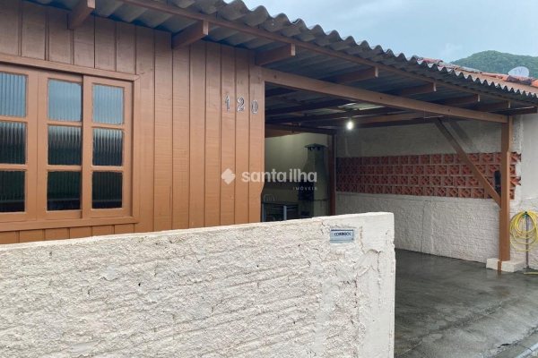 Casa à venda com 80m², 3 quartos, 1 suíte, 2 vagas no bairro Ribeirão da Ilha em Florianópolis