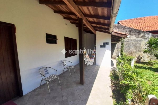 Casa à venda com 300m², 4 quartos, 1 suíte, 4 vagas no bairro Rio Tavares em Florianópolis