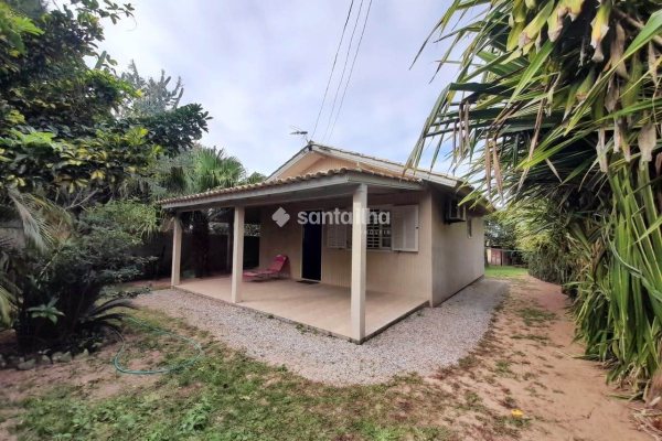 Casa à venda com 90m², 3 quartos, 2 vagas no bairro Campeche em Florianópolis