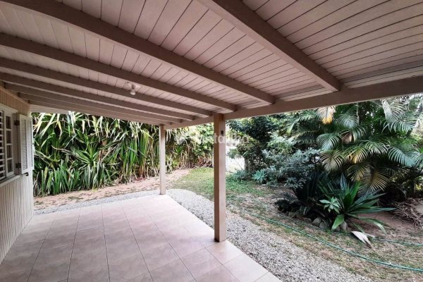 Casa à venda com 90m², 3 quartos, 2 vagas no bairro Campeche em Florianópolis