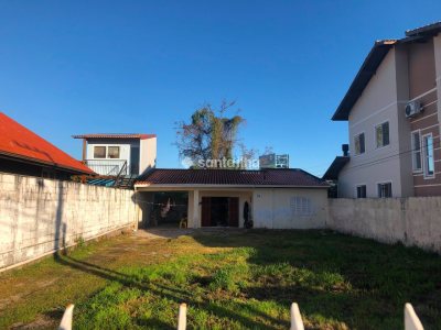 Terreno à venda com 1m², 1 vaga no bairro Carianos em Florianópolis - Foto 2