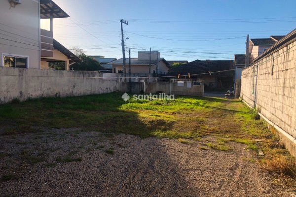 Terreno à venda com 1m², 1 vaga no bairro Carianos em Florianópolis