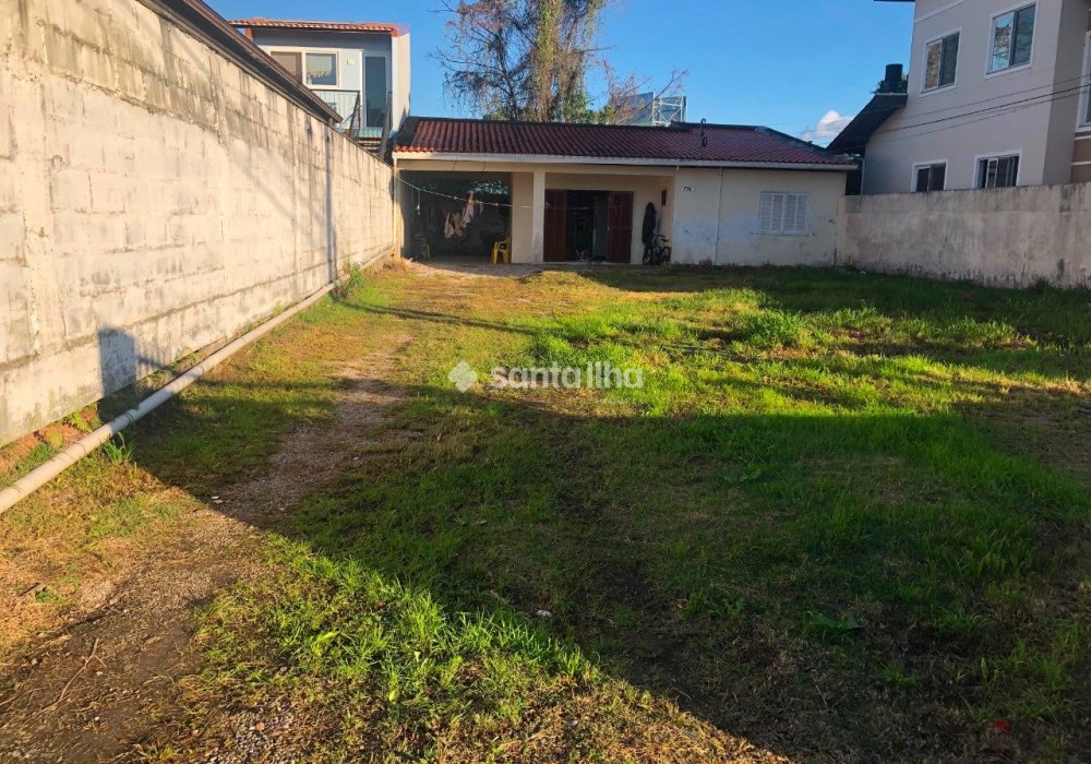 Terreno à venda com 1m², 1 vaga no bairro Carianos em Florianópolis - Foto 1