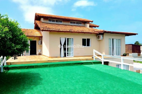 Casa à venda com 307m², 4 quartos, 1 suíte, 3 vagas no bairro Campeche em Florianópolis
