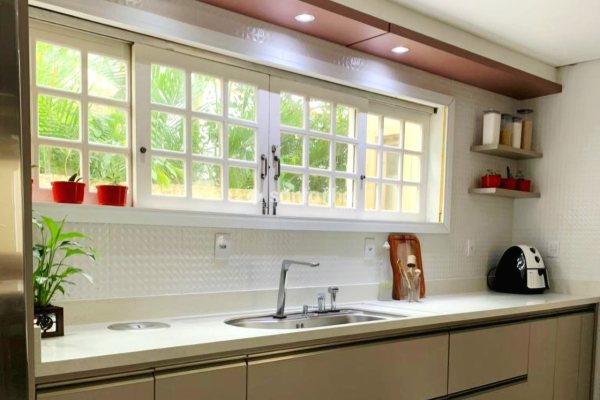 Casa à venda com 307m², 4 quartos, 1 suíte, 3 vagas no bairro Campeche em Florianópolis