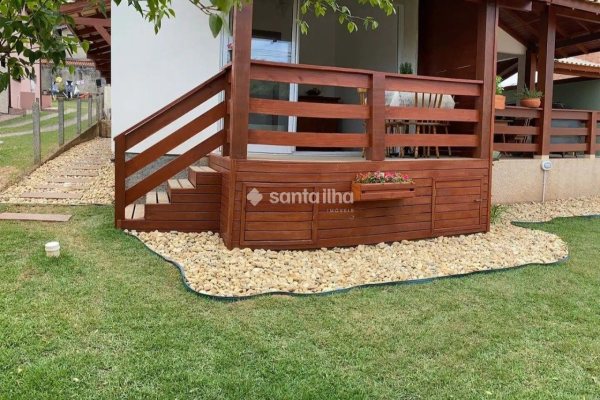 Casa à venda com 350m², 4 quartos, 3 suítes, 4 vagas no bairro Campeche em Florianópolis