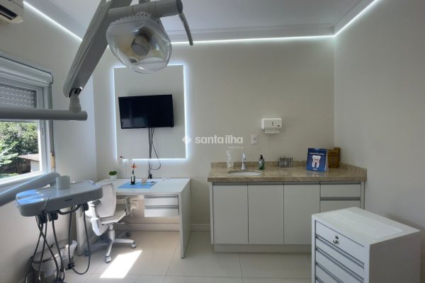 Sala/Conjunto para alugar com 12m², 1 vaga no bairro Campeche em Florianópolis