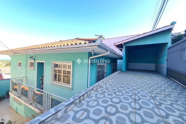 Casa à venda com 108m², 3 quartos, 1 suíte, 3 vagas no bairro Costeira do Pirajubaé em Florianópolis