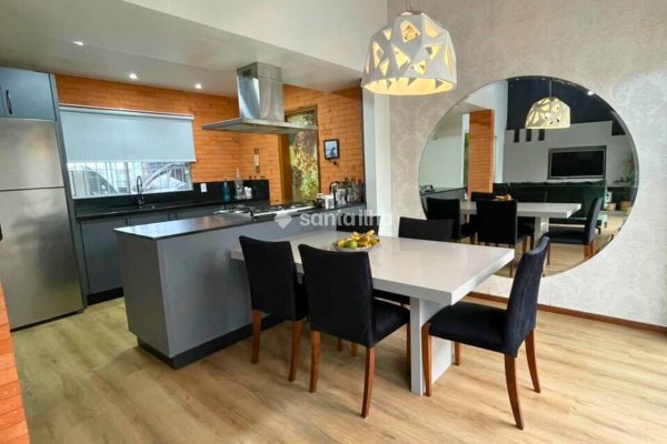 Casa à venda com 165m², 3 quartos, 2 suítes, 2 vagas no bairro Estreito em Florianópolis