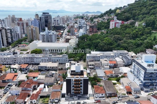 Apartamento à venda com 45m², 1 quarto, 1 suíte, 1 vaga no bairro Centro em Florianópolis