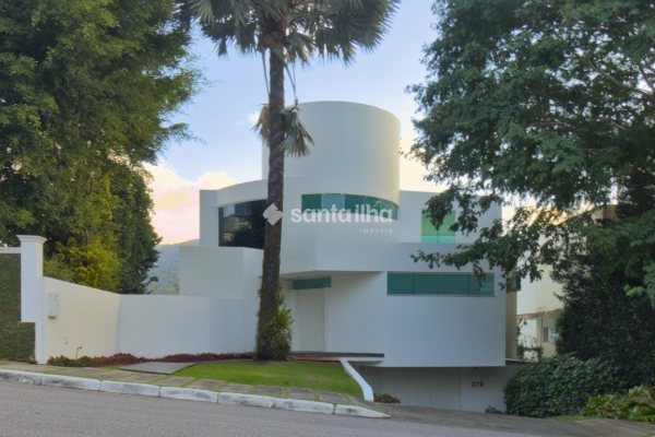 Casa à venda com 546m², 4 quartos, 2 suítes, 2 vagas no bairro Lagoa da Conceição em Florianópolis