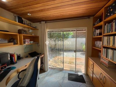 Casa à venda com 200m², 3 quartos, 2 suítes, 6 vagas no bairro Rio Tavares em Florianópolis - Foto 17