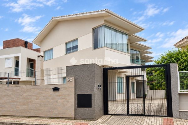 Casa à venda com 127m², 2 quartos, 2 suítes, 1 vaga no bairro Campeche em Florianópolis