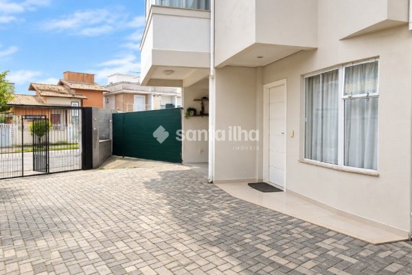 Casa à venda com 127m², 2 quartos, 2 suítes, 1 vaga no bairro Campeche em Florianópolis