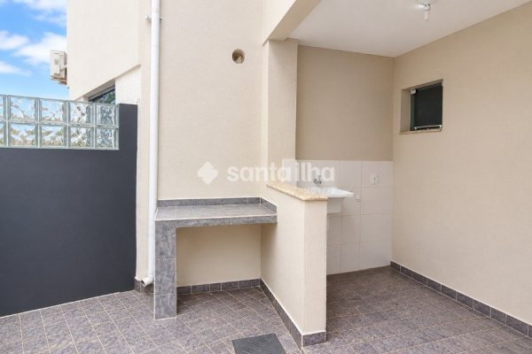 Casa à venda com 127m², 2 quartos, 2 suítes, 1 vaga no bairro Campeche em Florianópolis