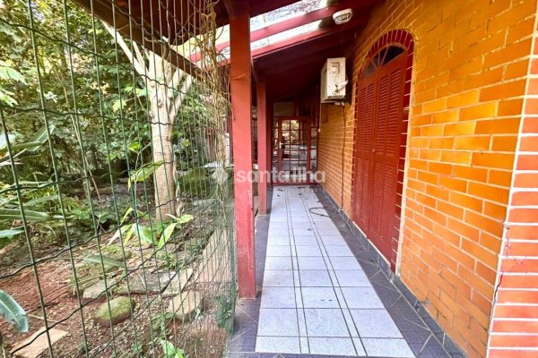 Casa à venda com 214m², 4 quartos, 2 suítes, 2 vagas no bairro Pântano do Sul em Florianópolis