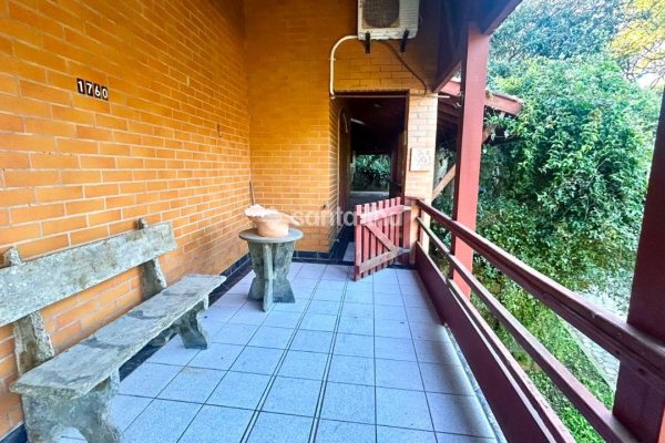 Casa à venda com 214m², 4 quartos, 2 suítes, 2 vagas no bairro Pântano do Sul em Florianópolis