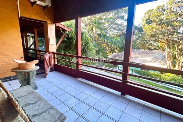 Casa à venda com 214m², 4 quartos, 2 suítes, 2 vagas no bairro Pântano do Sul em Florianópolis