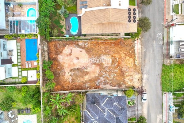 Terreno à venda com 540m² no bairro Córrego Grande em Florianópolis